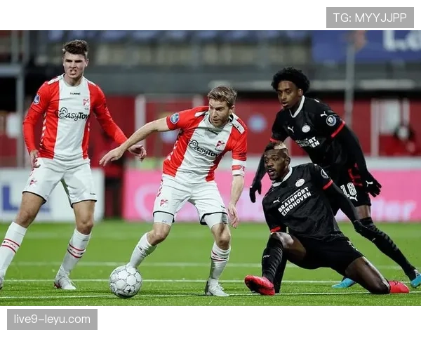 德里赫特状态回暖展现稳定表现，助力球队稳步前行