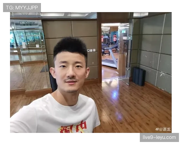 谌龙训练完直接啃鸡腿，这自律人设是不是有点绷不住了？